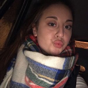 Meet your Posher, Nicolina